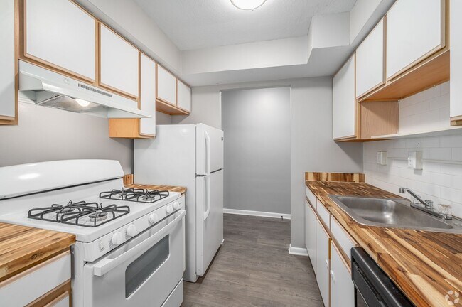 Shady Cove Apartments