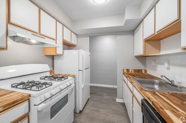 Photo - Shady Cove Apartments