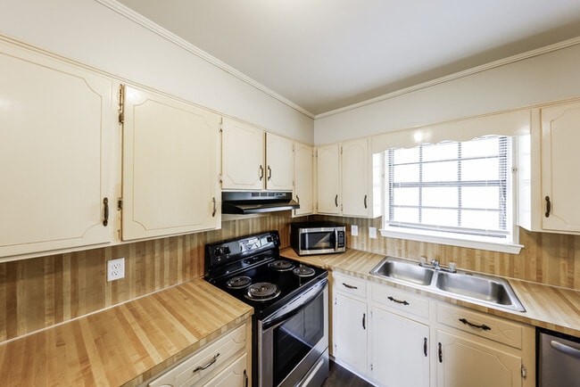 Photo - 3405 Hilltop Rd SE