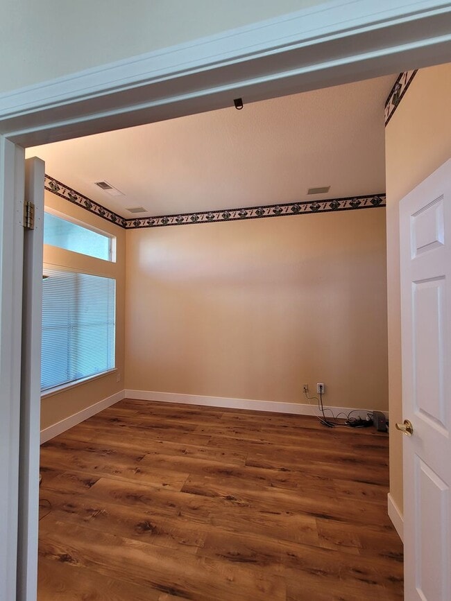 Photo - Stunning 2-Bed, 2.5-Bath Entertainer's Gem in Gated Summerset I