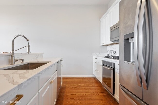 Photo - 1350 W Fullerton Ave Unit 302