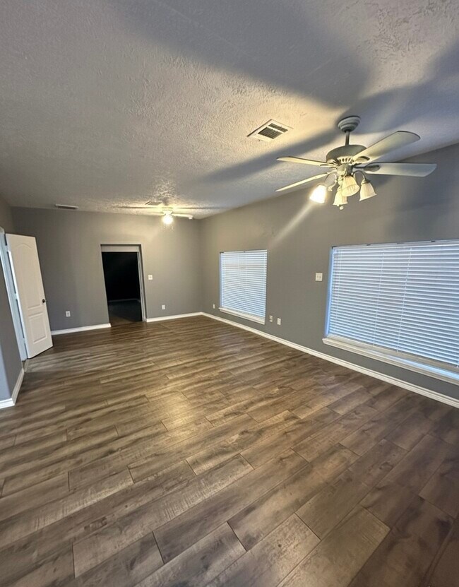 Photo - 8611 Findlay St