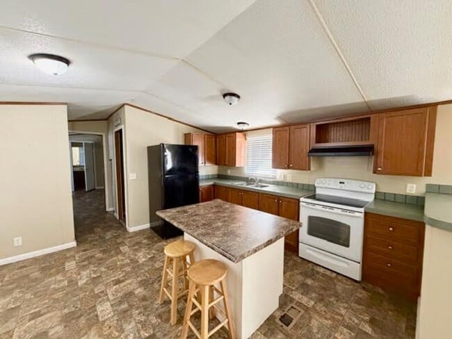 Building Photo - 136 Burkhart Ln