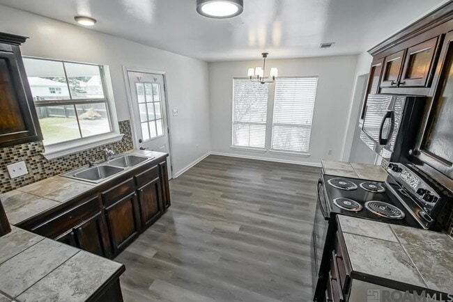 Photo - 14211 Parkridge Dr