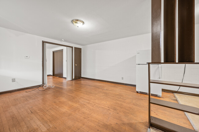Building Photo - 60 Church St Rental