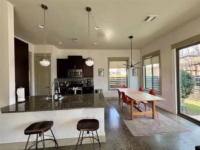 Photo - 1013 Lambie St