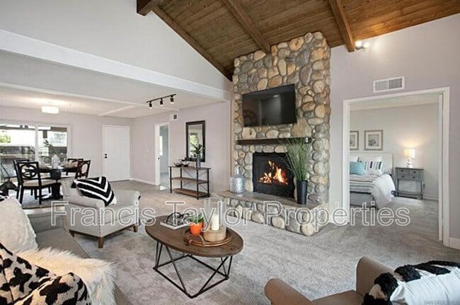 Photo - 912 Knoll Vista Dr