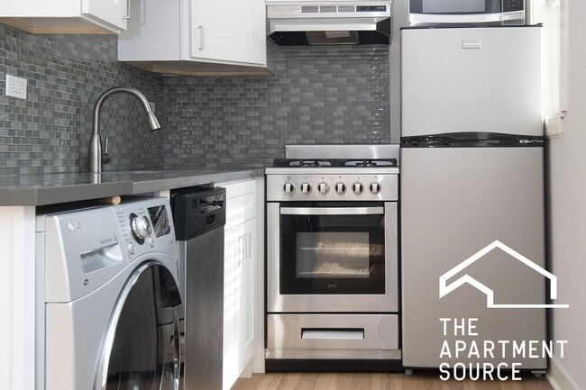 Building Photo - 511 W Belmont Ave Unit 35