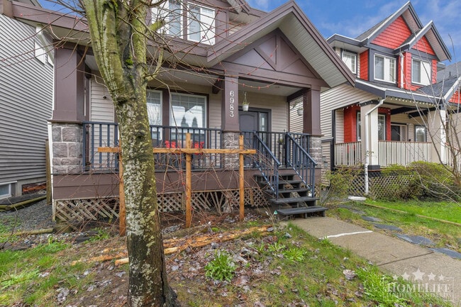 Building Photo - Bright 2 Bedroom Basement Suite in Quiet Cloverdale Location All Utilities Included Unit Basement