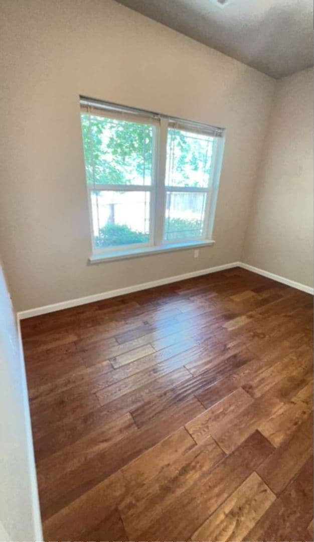 Photo - 3 bed 2 bath with Garage, Yard & Laundry