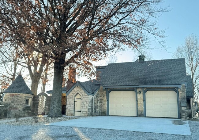 Photo - Luxury country rental 4x3 gated off black top!