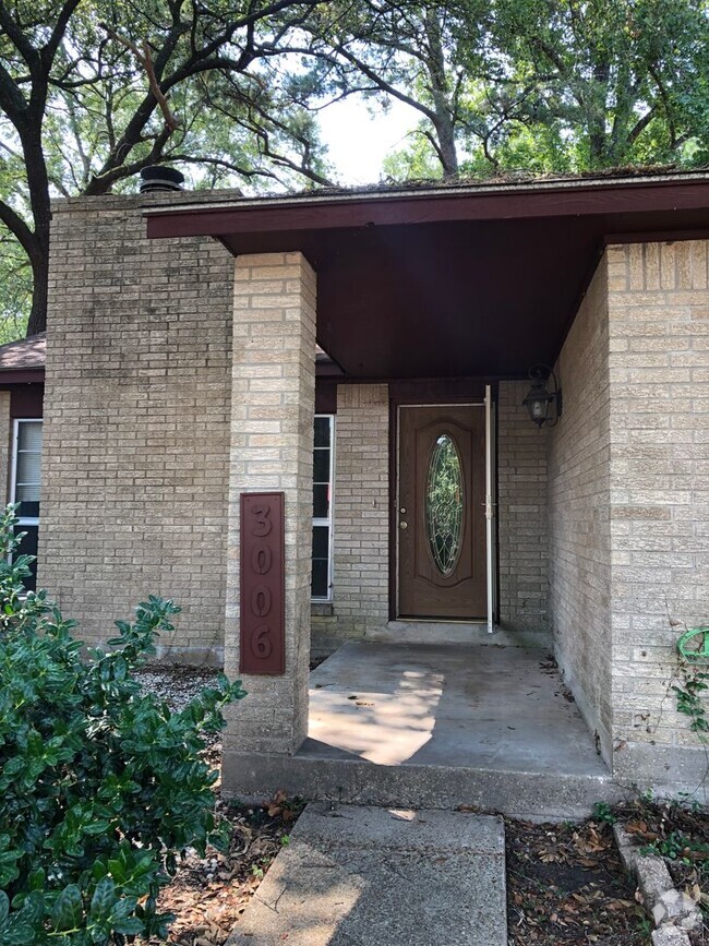 Building Photo - 3 bedroom house