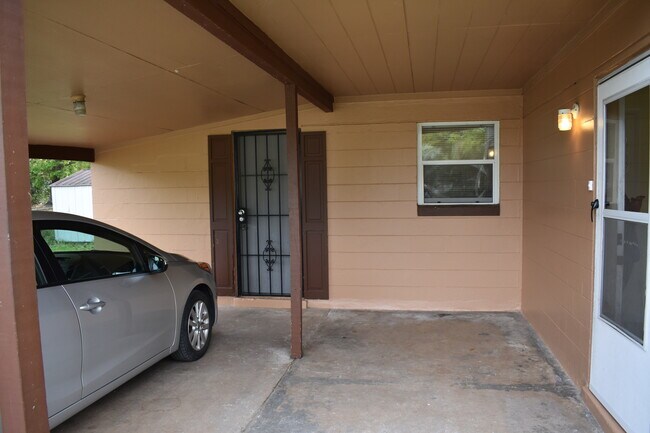 Photo - 2526 Red Robin Dr W