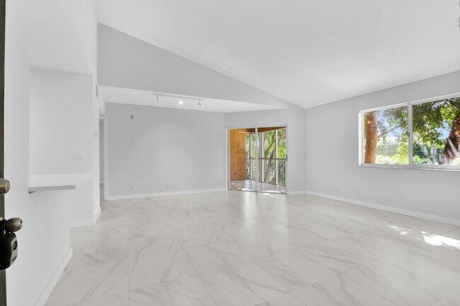 Photo - 4005 W McNab Rd Unidad C302