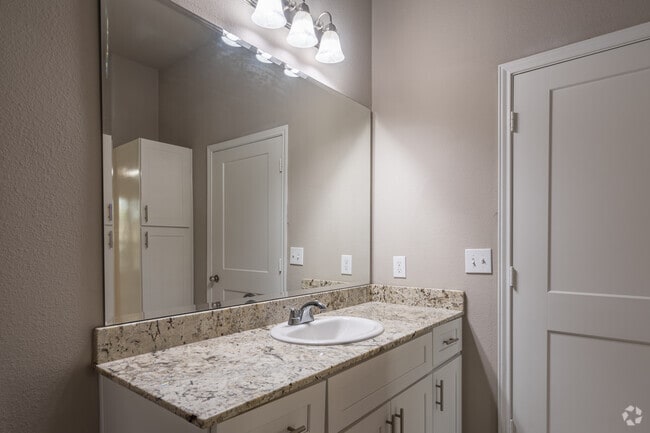 3BR, 2BA - 1368SF