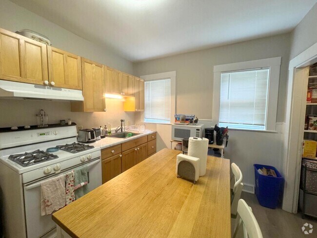 Building Photo - 15 Belmont Sq Unit 1 Rental