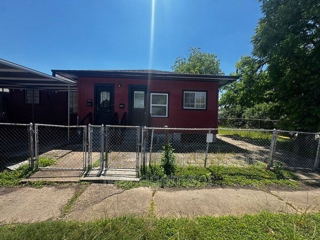 Building Photo - 1504 Luzon St Unit A
