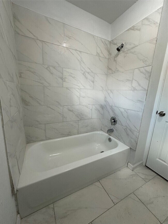 Photo - 3805 Wipprecht St Unit 2