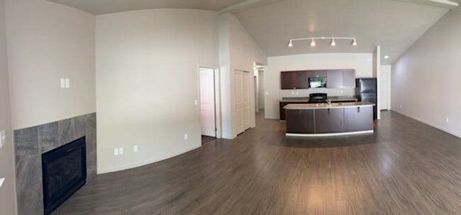 Building Photo - 1619 Unit 18006