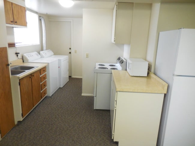 Photo - 977 E 5600 S