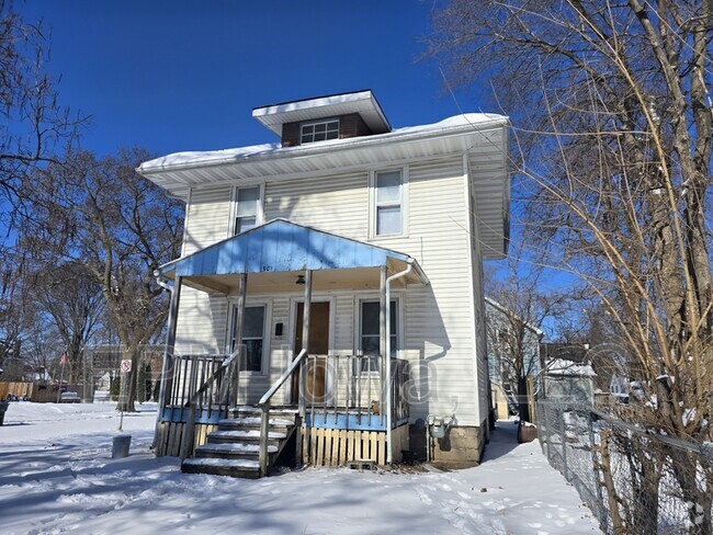 Building Photo - 501 Fowler St Rental