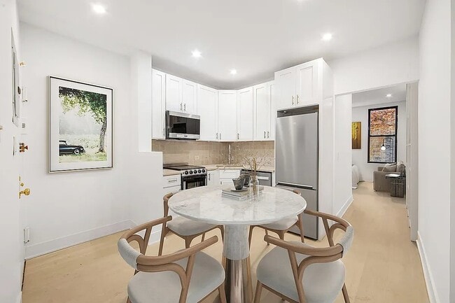 Photo - 51 W 8th St Unit 4