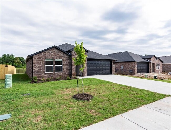 Photo - 813 Heeler Ave