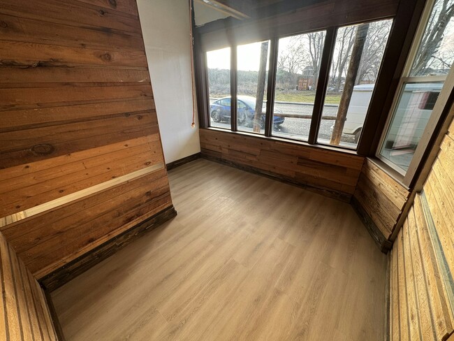 Photo - 414 Main Ave W