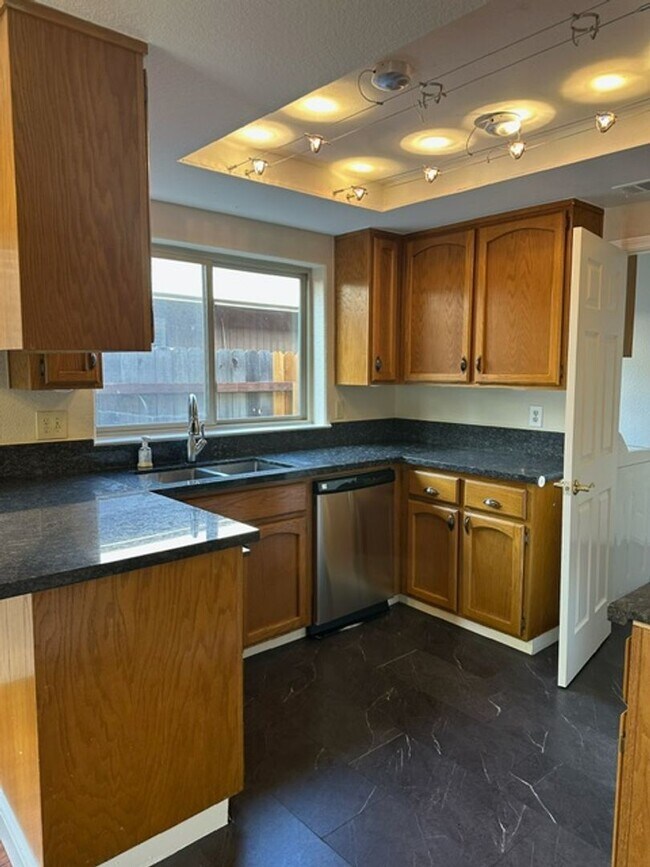 Great Dixon Single Story House House Rental in Dixon, CA