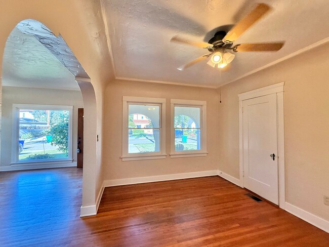 Photo - Beautiful 4 Bedroom Cottage in Kensington with Extra Room for an Office!