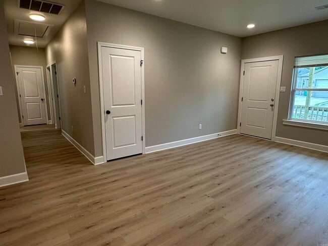 Photo - 2215 Perry St