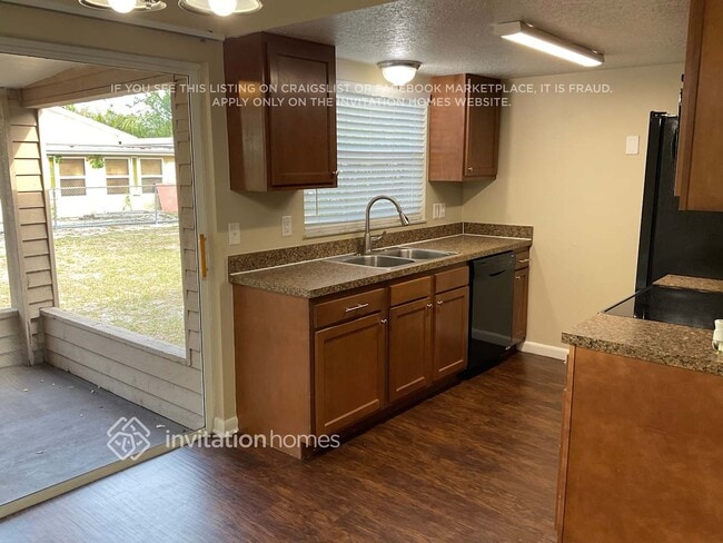 Photo - 2401 Driftwood Dr