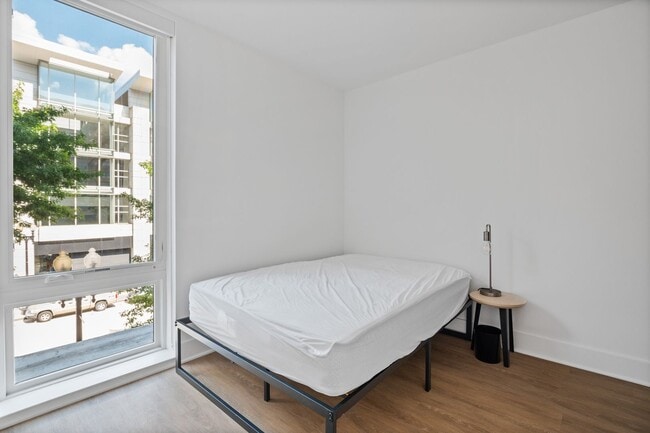 District Co-Living (Furnished Rooms)