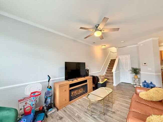 Photo - 351 Gilman Ln