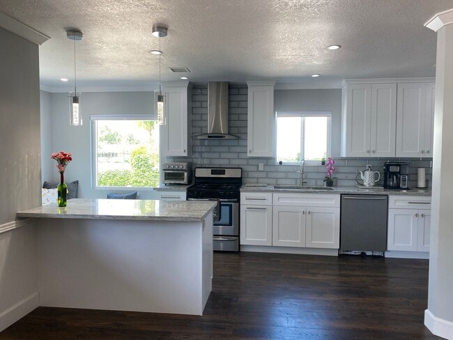 Photo - Remodeled 3 bed, 3 bath home on East end of Simi Valley