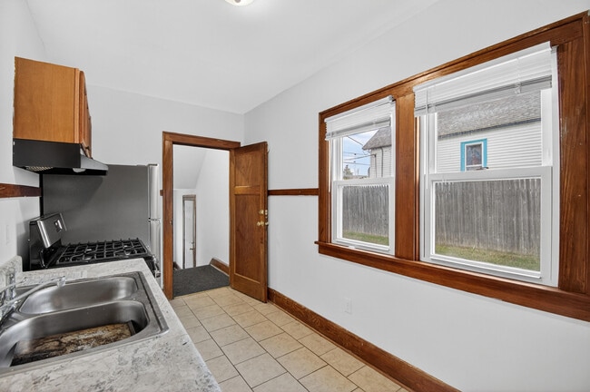 Photo - 1927 Harriet St