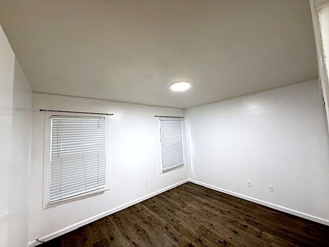 Photo - 1800 Unidad E