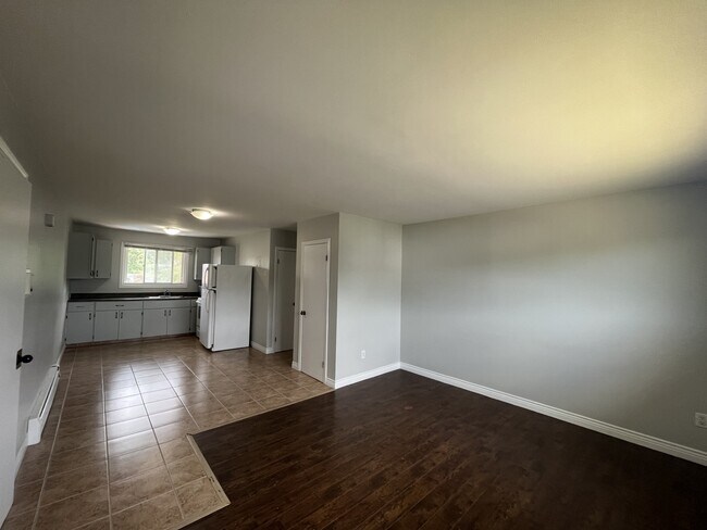 Building Photo - 60 Kendra St Unit 5