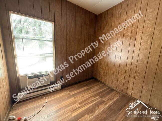 Photo - 1455 Mohawk St