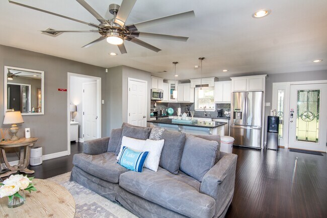 Photo - 150 Edgewater Way