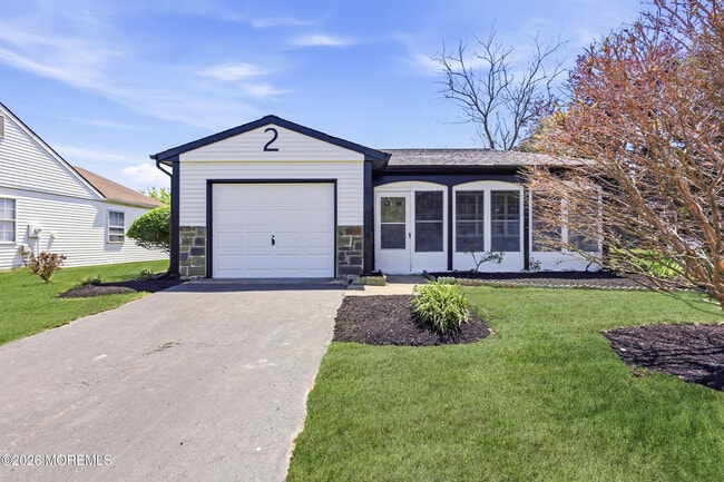 2 Leighton Ln