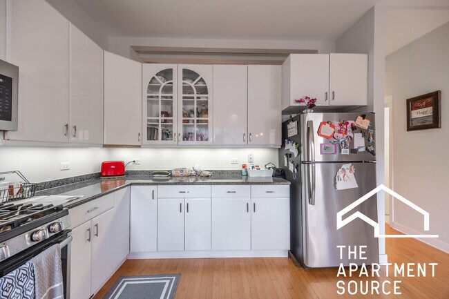 Photo - 1723 N Wood St Unit SFH