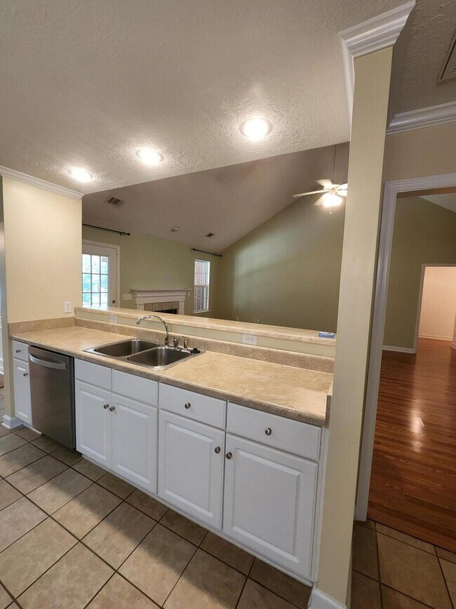 Photo - 241 Bainbridge Dr