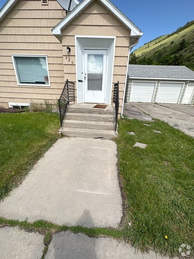 Building Photo - Charming Lower Rattlesnake Home