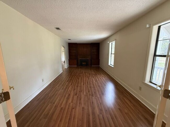 Photo - Pensacola - East Hill - 4 bedrooms, 3 bathroom - Mother in Law suite