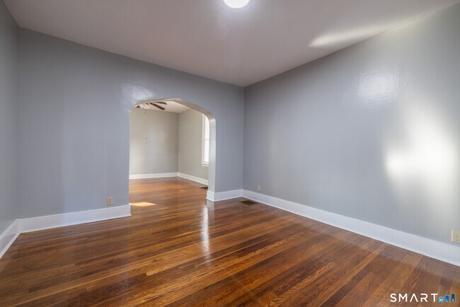 Photo - 216 Howard Ave