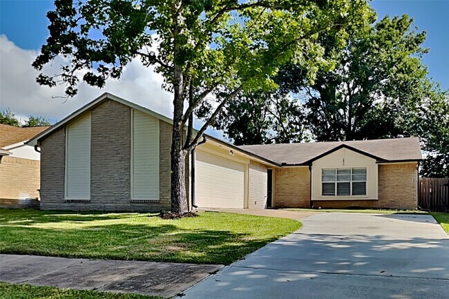 Building Photo - 6823 Harpers Dr Rental