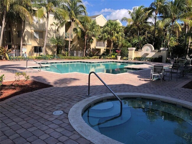 Building Photo - 5646 Rock Island Rd Unit 203