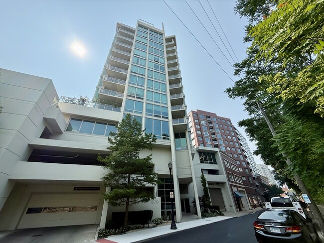 Building Photo - 1570 Elmwood Ave Unit 1008 Rental