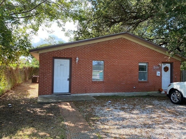 Building Photo - 306 Lake Rd Unit A